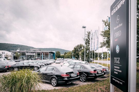 Am Standort Karlstadt (im Bild) sind die Autohäuser Grampp seit diesem Jahr auch im Transportergeschäft „Junge Sterne“-Partner. Am Standort Karlstadt (im Bild) sind die Autohäuser Grampp seit diesem Jahr auch im Transportergeschäft „Junge Sterne“-Partner.