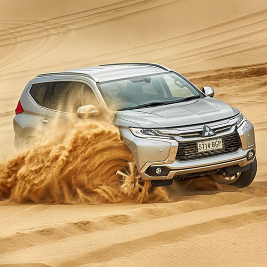 Der Mitsubishi Pajero Sport ist das erste Modell, das im neuen Mitsubishi-Werk in Indonesien vom Band rollt. Der Mitsubishi Pajero Sport ist das erste Modell, das im neuen Mitsubishi-Werk in Indonesien vom Band rollt.