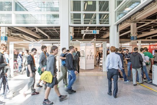 Auch für 2017 wünscht man sich volle Hallen und interessante Gespräche an der Automation & Electronics. Auch für 2017 wünscht man sich volle Hallen und interessante Gespräche an der Automation & Electronics.
