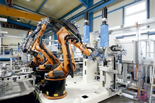 Bei automatisierten Füge- und Einpressaufgaben zeigen die elektromechanischen NC-Fügesysteme von Kistler gegenüber herkömmlichen Systemen deutliche Vorteile: Sie tragen markant dazu bei, Energiekosten zu verringern, die Anlagenauslastung zu steigern und die Wirtschaftlichkeit der Produktion insgesamt zu erhöhen. Bei automatisierten Füge- und Einpressaufgaben zeigen die elektromechanischen NC-Fügesysteme von Kistler gegenüber herkömmlichen Systemen deutliche Vorteile: Sie tragen markant dazu bei, Energiekosten zu verringern, die Anlagenauslastung zu steigern und die Wirtschaftlichkeit der Produktion insgesamt zu erhöhen.