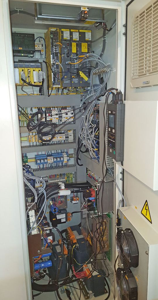 Pas facile d’améliorer le rendement énergétique d’un système industriel piloté par une telle armoire de commande et pourtant cela en vaut la peine. Pas facile d’améliorer le rendement énergétique d’un système industriel piloté par une telle armoire de commande et pourtant cela en vaut la peine.