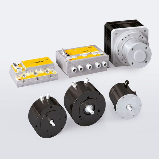Die Baumüller-Antriebskomplettlösung für das elektrisch angetriebene Zumischsystem Digimatic 42 besteht u.a. aus einem mobilen Regler der B-Maxx-mobil-Reihe und dem Scheibenläufermotor DSM. Die Baumüller-Antriebskomplettlösung für das elektrisch angetriebene Zumischsystem Digimatic 42 besteht u.a. aus einem mobilen Regler der B-Maxx-mobil-Reihe und dem Scheibenläufermotor DSM.