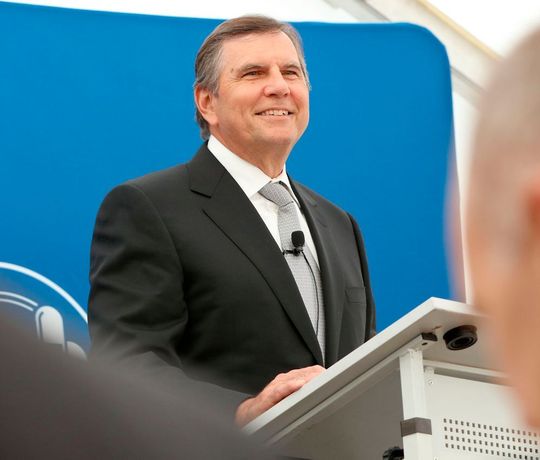 Emerson-CEO David Farr ist anlässlich der Einweihung des Center of Excellence aus St. Louis im US-Staat Missouri in den Nordschwarzwald gereist. Emerson-CEO David Farr ist anlässlich der Einweihung des Center of Excellence aus St. Louis im US-Staat Missouri in den Nordschwarzwald gereist.