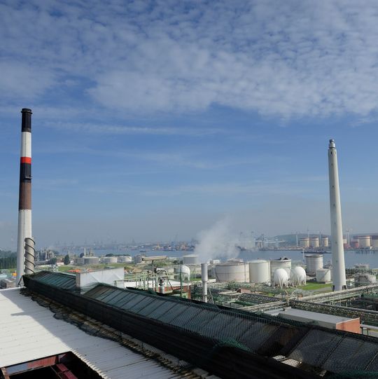 At its Antwerp site Lillo, Lanxess produces Caprolactam, a pre-cursor for the high-performance plastic Durethan. Durethan is needed among others in the automotive industry. At its Antwerp site Lillo, Lanxess produces Caprolactam, a pre-cursor for the high-performance plastic Durethan. Durethan is needed among others in the automotive industry.