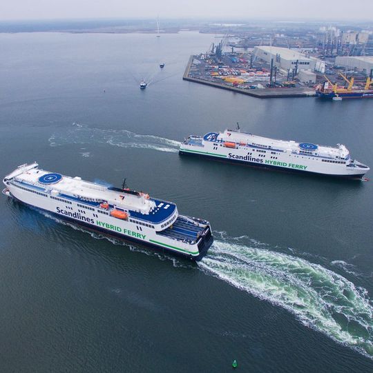 Scandlines will auch zukünftig Dichtungen von Roxtec an Bord der Fähren nutzen, da sie eine Brandschutzklassifikation nach den Normen für Schiffsausrüstungen (A60) besitzen. Scandlines will auch zukünftig Dichtungen von Roxtec an Bord der Fähren nutzen, da sie eine Brandschutzklassifikation nach den Normen für Schiffsausrüstungen (A60) besitzen.