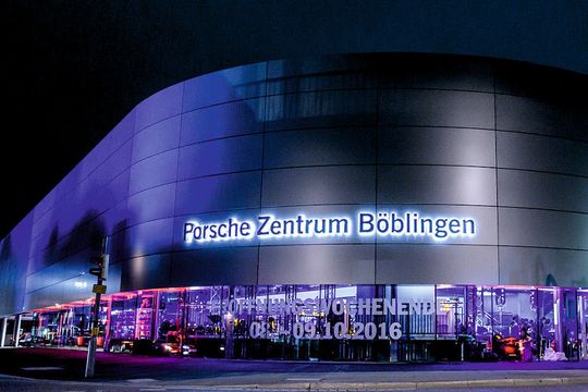 Festakt im Herbst: Die Hahn-Gruppe eröffnete im Oktober das Porsche-Zentrum Böblingen – bisher ein Open Point im Netz der Zuffenhausener Marke. Festakt im Herbst: Die Hahn-Gruppe eröffnete im Oktober das Porsche-Zentrum Böblingen – bisher ein Open Point im Netz der Zuffenhausener Marke.