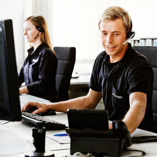 Beim Extended Availability Contract steht der Bizerba-Service angepasst an die Betriebszeiten des Kunden permanent zur Verfügung. Beim Extended Availability Contract steht der Bizerba-Service angepasst an die Betriebszeiten des Kunden permanent zur Verfügung.