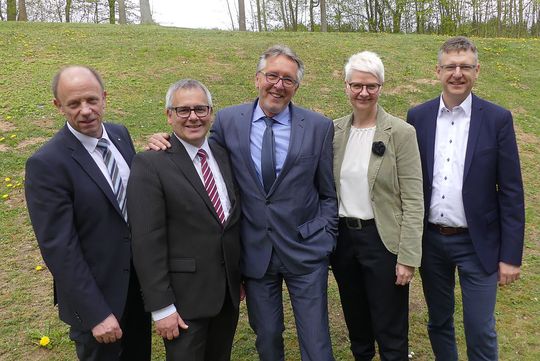 Die Geschäftsführer der Gütegemeinschaften (v.li.): Uwe Behrens von VW (Service), Peter Schieder von Mitsubishi (GAV), Frank Wielpütz von Toyota (Service), Birgit Behrens vom ZDK (Service und GAV) und Stefan Hoy von Nissan (bisher GAV).