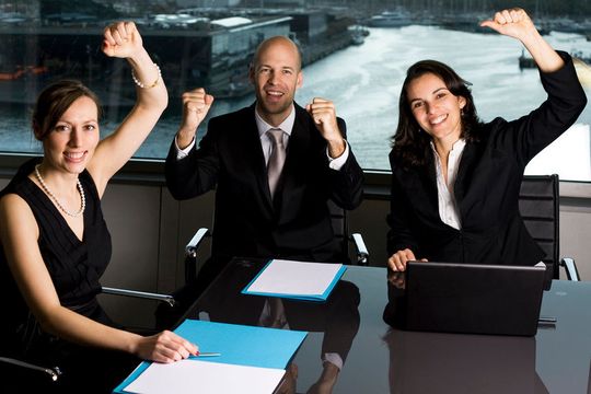 Den stärksten Einfluss auf die Zufriedenheit haben drei Faktoren: Das Gefühl persönlicher Freiheit im Job, Stolz für das Unternehmen sowie ein respektvoller und fairer Umgang mit den Mitarbeitern. Den stärksten Einfluss auf die Zufriedenheit haben drei Faktoren: Das Gefühl persönlicher Freiheit im Job, Stolz für das Unternehmen sowie ein respektvoller und fairer Umgang mit den Mitarbeitern.