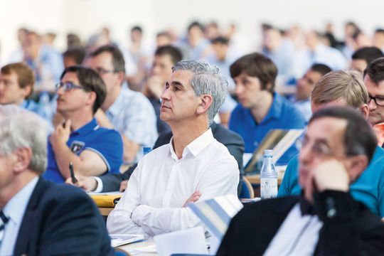 11. Anwenderkongress Steckverbinder: Vom 26. bis 28. Juni 2017 pilgern Steckverbinderspezialisten zum Branchentreff nach Würzburg. 11. Anwenderkongress Steckverbinder: Vom 26. bis 28. Juni 2017 pilgern Steckverbinderspezialisten zum Branchentreff nach Würzburg.