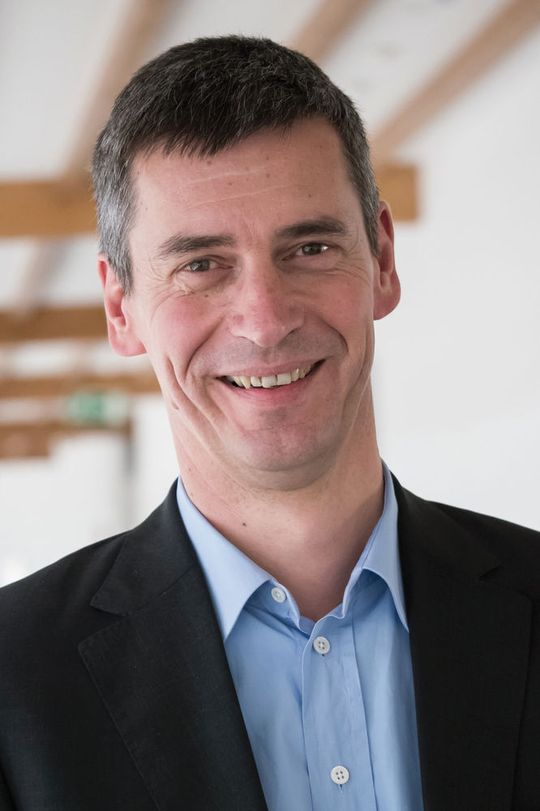 Prof. Dr. Rainer Hagl vermittelt im MM-Seminar Basiswissen und regelungstechnische Zusammenhänge von Servoantrieben.