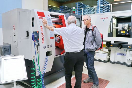 Auf der Hausausstellung 2017 von Argonag: Die neue CNC-Drehmaschine Emcoturn E45 mit Gegenspindel für die wirtschaftliche Komplettbearbeitung komplexer Dreh-Frästeile. Auf der Hausausstellung 2017 von Argonag: Die neue CNC-Drehmaschine Emcoturn E45 mit Gegenspindel für die wirtschaftliche Komplettbearbeitung komplexer Dreh-Frästeile.