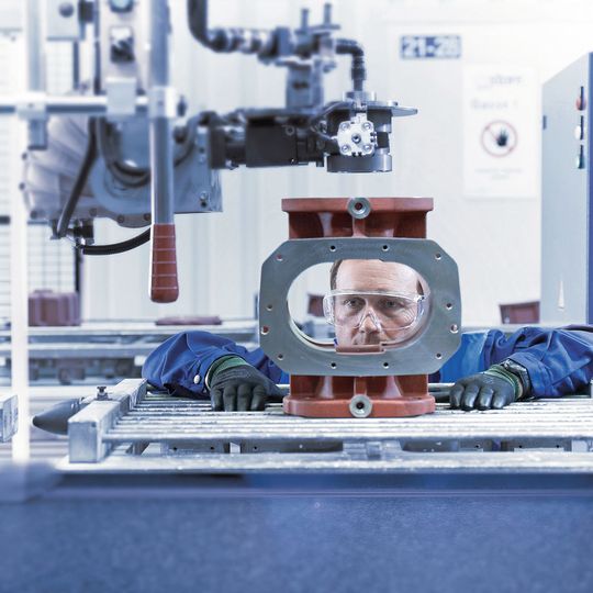 Ein konsequenter Change-Prozess half der Aerzen-Gruppe, zukunftsfähig zu bleiben. Der Schlüssel zum Erfolg lag darin, die Mitarbeiter an Bord zu holen. Ein konsequenter Change-Prozess half der Aerzen-Gruppe, zukunftsfähig zu bleiben. Der Schlüssel zum Erfolg lag darin, die Mitarbeiter an Bord zu holen.