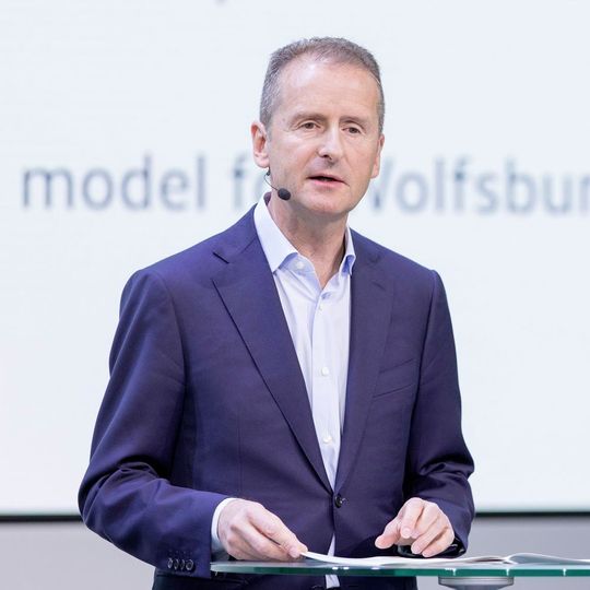 Dr. Herbert Diess sieht die Marke Volkswagen bei dem angestoßenen Transformationsprozess auf einem sehr guten Weg. Dr. Herbert Diess sieht die Marke Volkswagen bei dem angestoßenen Transformationsprozess auf einem sehr guten Weg.