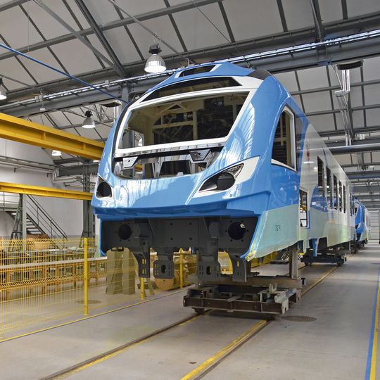 Der polnische Hersteller von Schienenfahrzeugen Newag hat in den vergangenen Jahren viel Geld investiert, um bei Produktionsmitteln und Technologie auch in Exportmärkten Schritt halten zu können. Der polnische Hersteller von Schienenfahrzeugen Newag hat in den vergangenen Jahren viel Geld investiert, um bei Produktionsmitteln und Technologie auch in Exportmärkten Schritt halten zu können.