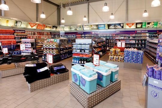 Die gut platzierten Ersatzteile und Zubehörartikel in den Fachmärkten sollen die Kunden zu Spontankäufen einladen.