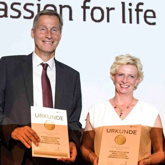 Club de l’Élite 2016: Schorsch Ullein (Autohaus Ullein ) und Christina Süchting (Autohaus S+K). Club de l’Élite 2016: Schorsch Ullein (Autohaus Ullein ) und Christina Süchting (Autohaus S+K).