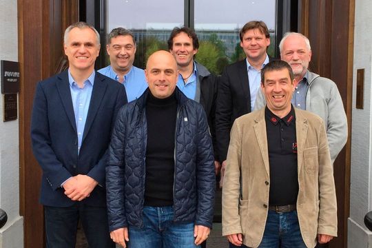 Der neue Vorstand des Kia-Händlerverbands (v.li.): Dietrich Asche (Geschäftsführer), Frank Backhaus, Michael Degel, Klaus-Peter Reintges, Holger Blochwitz, Dirk Fischer, Friedrich Weiler.