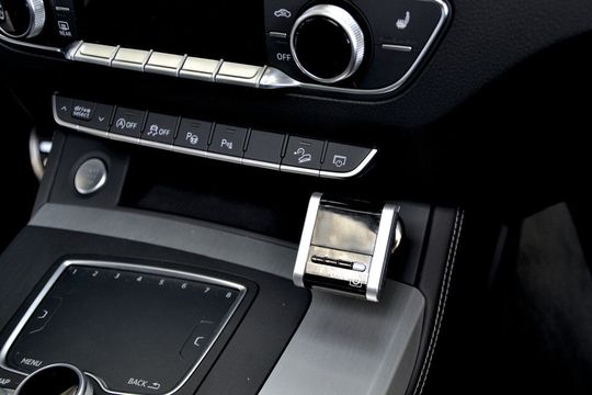 Die Signalgeber werden einfach in den Zigarettenanzünder gesteckt.