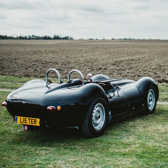 Lister baut einen historischen Jaguar originalgetrau nach. Lister baut einen historischen Jaguar originalgetrau nach.