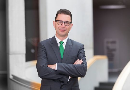 Marcus Eisenhuth (53) ist seit 1. April 2017 neuer Leiter Industrie Europa. Marcus Eisenhuth (53) ist seit 1. April 2017 neuer Leiter Industrie Europa.