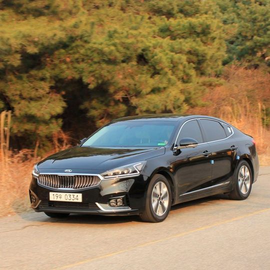 Der Kia K7 braucht sich vor den Limousinen der etablierten deutschen Hersteller nicht zu verstecken. Der Kia K7 braucht sich vor den Limousinen der etablierten deutschen Hersteller nicht zu verstecken.