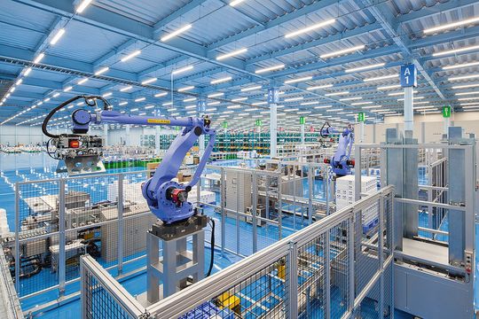 L’entrepôt est conçu selon le concept d’industrie 4.0 pour faire face à la demande croissante des clients en Europe. L’entrepôt est conçu selon le concept d’industrie 4.0 pour faire face à la demande croissante des clients en Europe.