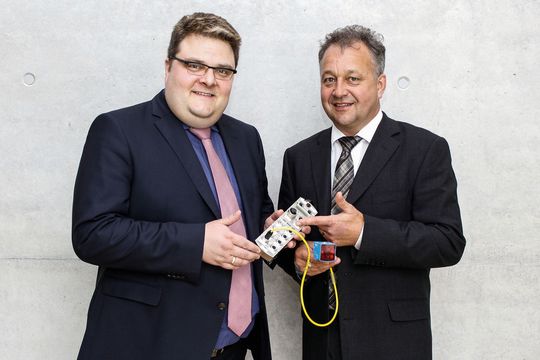 v.l. Jörg Krautter, Vice President Automation, und Bernd Waser, Head of R&D bei Murrelektronik. v.l. Jörg Krautter, Vice President Automation, und Bernd Waser, Head of R&D bei Murrelektronik.