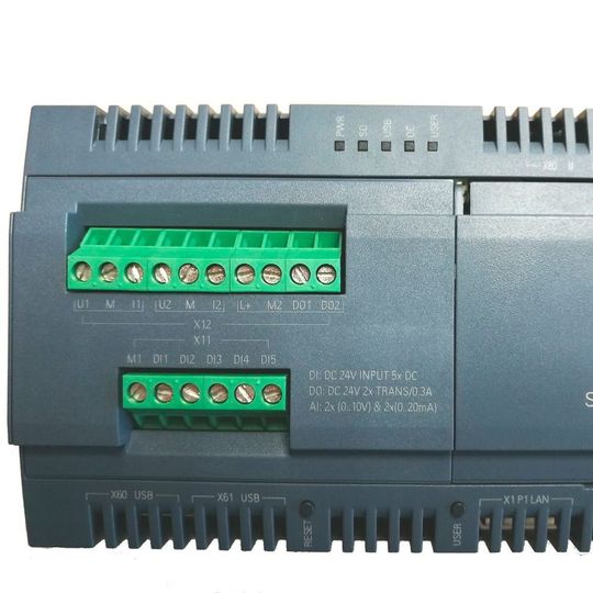 Die Simatic IOT2000 ist Arduino-kompatibel und soll die Verbindung mit Sensordaten ermöglichen. Die Simatic IOT2000 ist Arduino-kompatibel und soll die Verbindung mit Sensordaten ermöglichen.