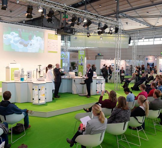 In der Sonderschau Smartlab wird das Thema Workflow-Optimierung einen großen Anteil haben. In der Sonderschau Smartlab wird das Thema Workflow-Optimierung einen großen Anteil haben.