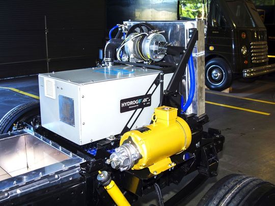 Prototyp der Brennstoffzelle, wie sie im UPS-Versuchsfahrzeug eingebaut sein wird, das im 3. Quartal 2017 auf die Straße geht. Prototyp der Brennstoffzelle, wie sie im UPS-Versuchsfahrzeug eingebaut sein wird, das im 3. Quartal 2017 auf die Straße geht.
