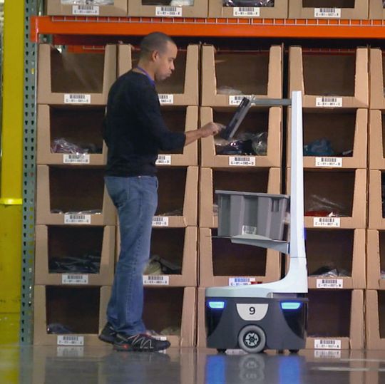 DHL Supply Chain startet einen weiteren Pilotversuch mit einer kollaborativen, autonomen Roboterlösung. DHL Supply Chain startet einen weiteren Pilotversuch mit einer kollaborativen, autonomen Roboterlösung.