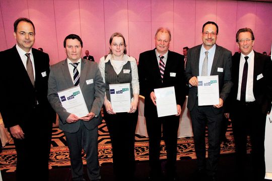 Auszeichnung für die Besten 2017: (v. li.) Thomas Rath (Ressortleiter Handelsmanagement der OTLG), Henry Gothe, Autohaus Rodeberg, Marion Haspecker, Autohaus Lampe, Manfred König, Autohaus Burger, und Joachim Meyer, Audi Zentrum Osnabrück, mit Michael Scholtyssek (Sprecher der Geschäftsführung der OTLG)