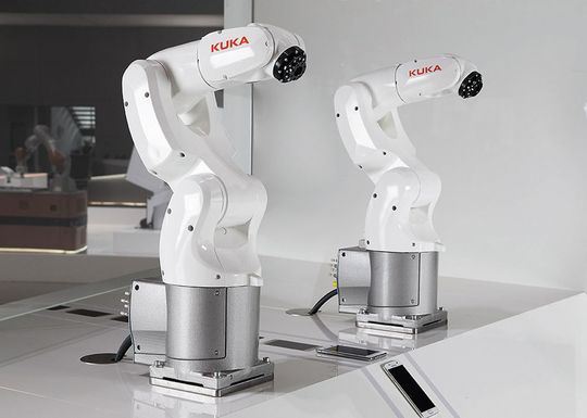 L’automatisation dans des cellules ayant une taille de 600 x 600 mm est maintenant possible grâce au KR 3 Agilus de KUKA L’automatisation dans des cellules ayant une taille de 600 x 600 mm est maintenant possible grâce au KR 3 Agilus de KUKA