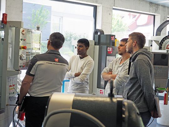 Die kürzlich lancierte kleine Fräsmaschine CM-1 war für die Teilnehmenden ebenfalls ein attraktiver Hingucker. Diese wurde speziell für kleine Teile und enge Räumlichkeiten entwickelt. Die kürzlich lancierte kleine Fräsmaschine CM-1 war für die Teilnehmenden ebenfalls ein attraktiver Hingucker. Diese wurde speziell für kleine Teile und enge Räumlichkeiten entwickelt.