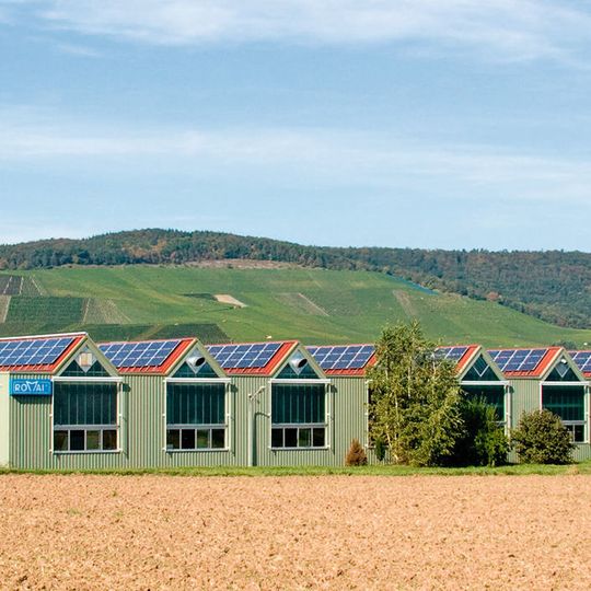 Eine einzigartige Fertigungstiefe von mehr als 80 % trägt zu hoher Präzision bei. Eine einzigartige Fertigungstiefe von mehr als 80 % trägt zu hoher Präzision bei.