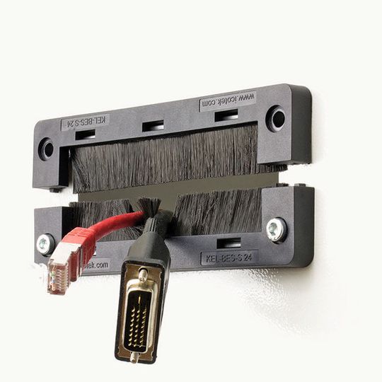 Die Montage der teilbaren Bürstenleisten erfolgt mit Schrauben oder Spreiznieten oder – vom Typ abhängig – auch durch Einrasten.