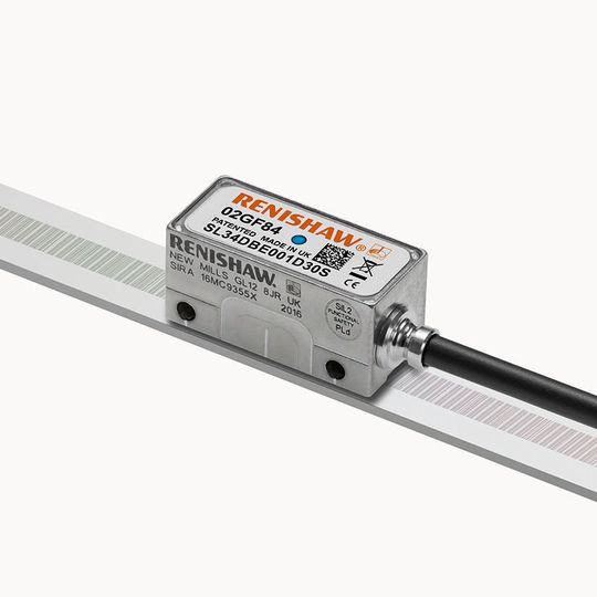 Renishaws Resolute-Messsystem bietet eine Auflösung von bis zu 1 nm, eine hohe Langzeitzuverlässigkeit, sofortige Betriebsbereitschaft nach dem Einschalten und eine Geschwindigkeit bis zu 100 m/s. Renishaws Resolute-Messsystem bietet eine Auflösung von bis zu 1 nm, eine hohe Langzeitzuverlässigkeit, sofortige Betriebsbereitschaft nach dem Einschalten und eine Geschwindigkeit bis zu 100 m/s.