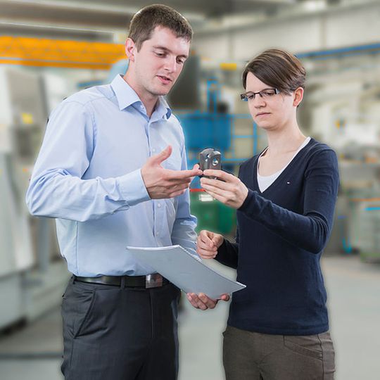 Die Unternehmer Andreas Oßwald und Hanna Oßwald führen das Unternehmen in dritter Generation. Die Unternehmer Andreas Oßwald und Hanna Oßwald führen das Unternehmen in dritter Generation.