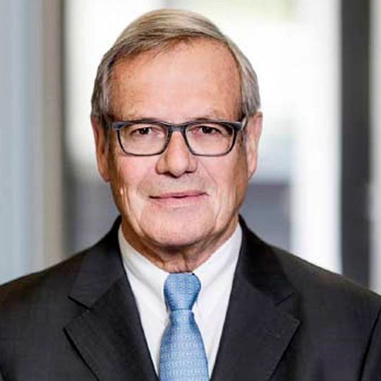 Klaus Eberhardt ist neuer Aufsichtsratsvorsitzender bei Elring Klinger. Klaus Eberhardt ist neuer Aufsichtsratsvorsitzender bei Elring Klinger.