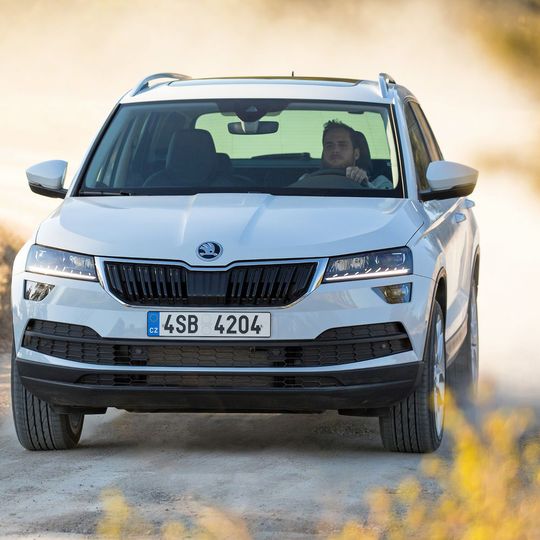 Skoda hat den Kompakt-SUV Karoq erstmals vorgestellt. Ab November steht er im Handel. Skoda hat den Kompakt-SUV Karoq erstmals vorgestellt. Ab November steht er im Handel.
