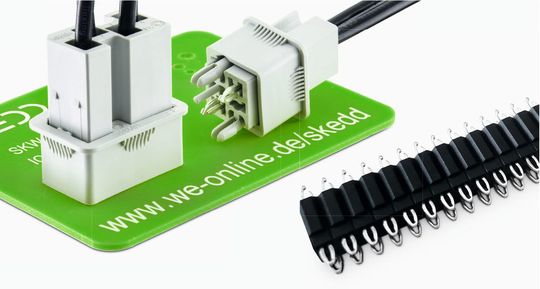 SKEDD-Verbindung: Mithilfe der SKEDD-Technik lassen sich Leiterplattensteckverbinder erstmals direkt und werkzeuglos in durchkontaktierte Bohrungen auf der Leiterplatte stecken. Würth hat die Technik entwickelt und Wire-to-Board und Board-to-Bord-Anwendungen auf den Markt gebracht. SKEDD-Verbindung: Mithilfe der SKEDD-Technik lassen sich Leiterplattensteckverbinder erstmals direkt und werkzeuglos in durchkontaktierte Bohrungen auf der Leiterplatte stecken. Würth hat die Technik entwickelt und Wire-to-Board und Board-to-Bord-Anwendungen auf den Markt gebracht.