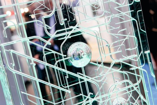 Mikrofluidik lässt Flüssiges durch feinste Kanäle zirkulieren – und ist ein Wachstumsmarkt mit dem Potenzial, die Labordiagnostik zu revolutionieren. Mikrofluidik lässt Flüssiges durch feinste Kanäle zirkulieren – und ist ein Wachstumsmarkt mit dem Potenzial, die Labordiagnostik zu revolutionieren.