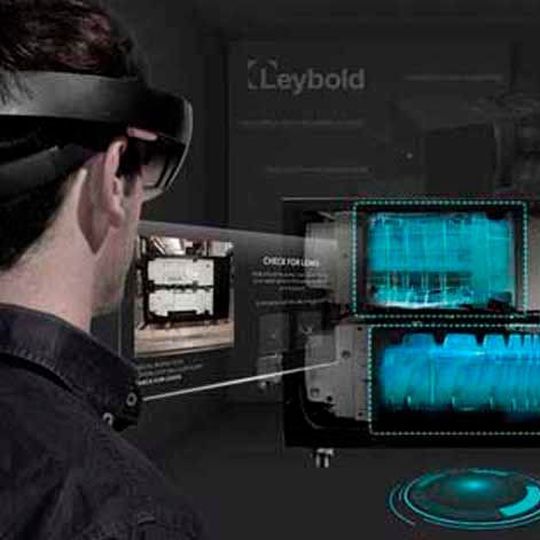 Blick ins Innere einer Vakuumpumpe: Leybold testet das Anwenderpotenzial von Augmented Reality (AR) und verspricht sich vor allem für die Bereiche Schulung und Service positive Effekte. Blick ins Innere einer Vakuumpumpe: Leybold testet das Anwenderpotenzial von Augmented Reality (AR) und verspricht sich vor allem für die Bereiche Schulung und Service positive Effekte.