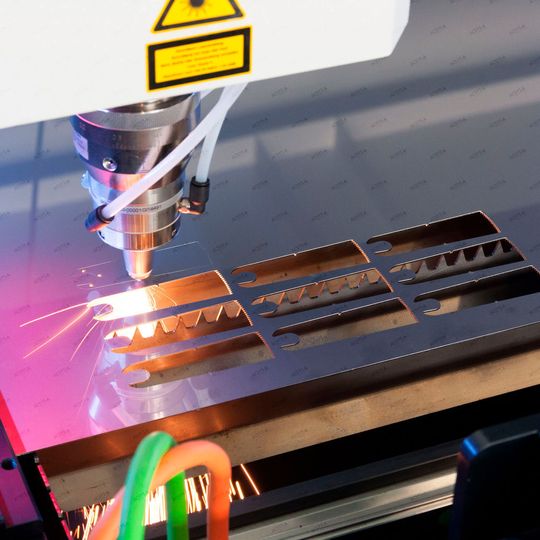 Für den Piranja Cut µ ist hochpräzises Laserfeinschneiden sehr dünner Bleche ein Kinderspiel. Für den Piranja Cut µ ist hochpräzises Laserfeinschneiden sehr dünner Bleche ein Kinderspiel.