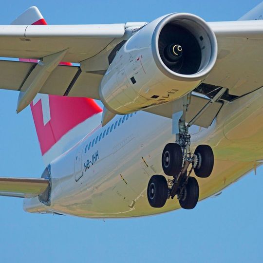 Instandhaltung in der Luftfahrt: Hier sind die Anforderungen an Maintenance-Konzepte besonders hoch, da Komponentenausfälle ernste Folgen haben können. Instandhaltung in der Luftfahrt: Hier sind die Anforderungen an Maintenance-Konzepte besonders hoch, da Komponentenausfälle ernste Folgen haben können.