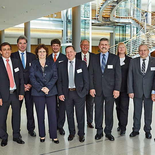 In Leipzig wählten die Mitglieder 15 Unternehmer in den neuen Vorstand des VDMA Ost. In Leipzig wählten die Mitglieder 15 Unternehmer in den neuen Vorstand des VDMA Ost.