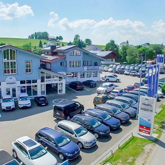Das Autohaus Niedermayer punktet nicht nur mit seinem breiten, preislich attraktiven Fahrzeugangebot, sondern auch mit seinem Service. Das Autohaus Niedermayer punktet nicht nur mit seinem breiten, preislich attraktiven Fahrzeugangebot, sondern auch mit seinem Service.