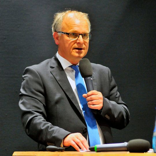 Präsident Rolf-Dieter Fröhling beim Kfz-Unternehmertag des Landesverbands Schleswig-Holstein. Präsident Rolf-Dieter Fröhling beim Kfz-Unternehmertag des Landesverbands Schleswig-Holstein.