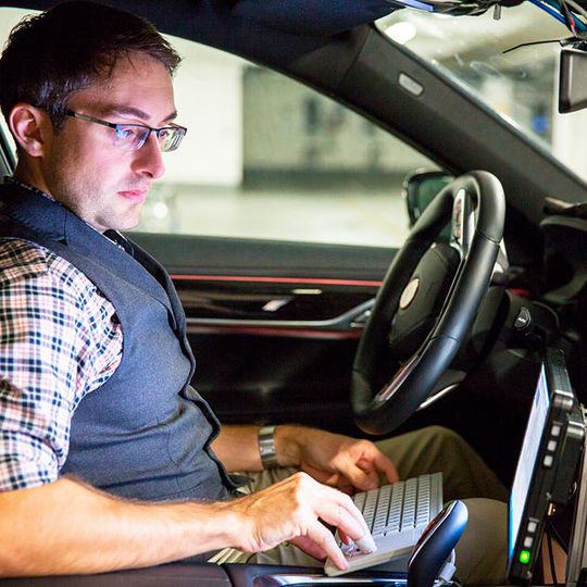 Kein anderer Automobilhersteller ist beim IT-Nachwuchs als Arbeitgeber so begehrt wie die BMW Group. Kein anderer Automobilhersteller ist beim IT-Nachwuchs als Arbeitgeber so begehrt wie die BMW Group.
